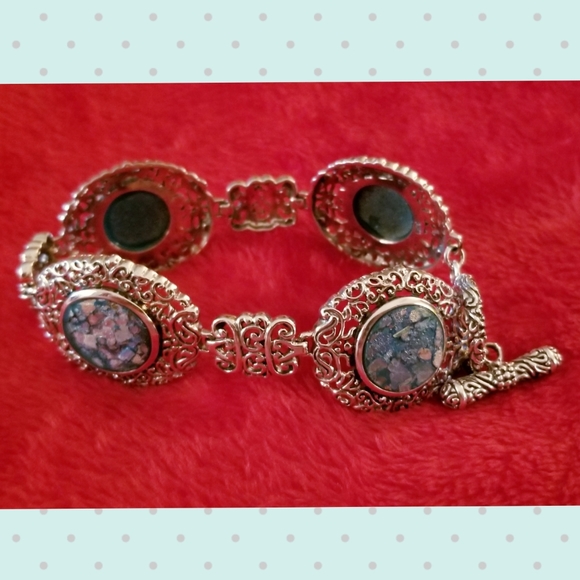 ORNATE ROMAN GLASS TOGGLE BRACELET - Picture 8 of 8